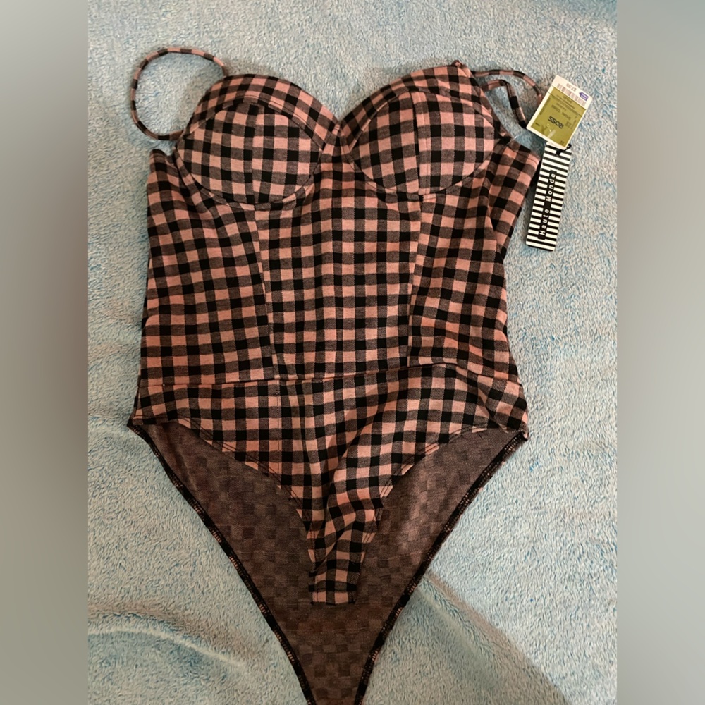 *NEW* Haunte monde Pink Flannel bodysuit Size Xl